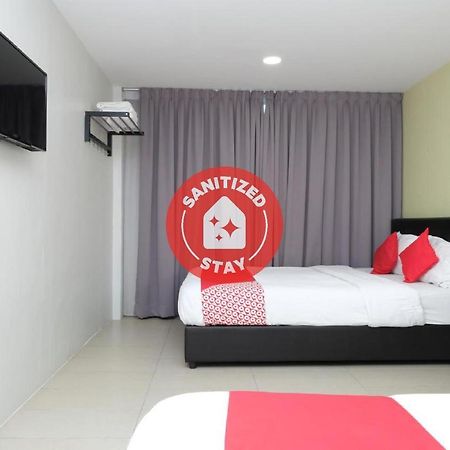 Elite Hotel Куантан Екстериор снимка