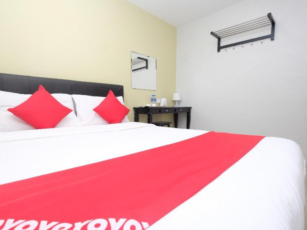 Elite Hotel Куантан Екстериор снимка